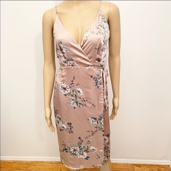 ASTR The Label Wrap Dress NWT Medium - Picture 1 of 8